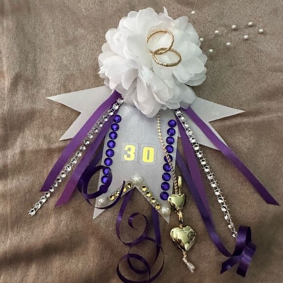 Queen Pin-Corsage custom made authentic - Picture 9 of 11